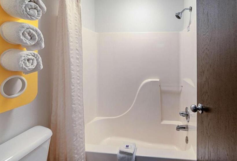 Motel 6lebanon, In