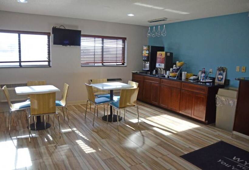 汽车旅馆  Days Inn By Wyndham Le Roy/bloomington Southeast