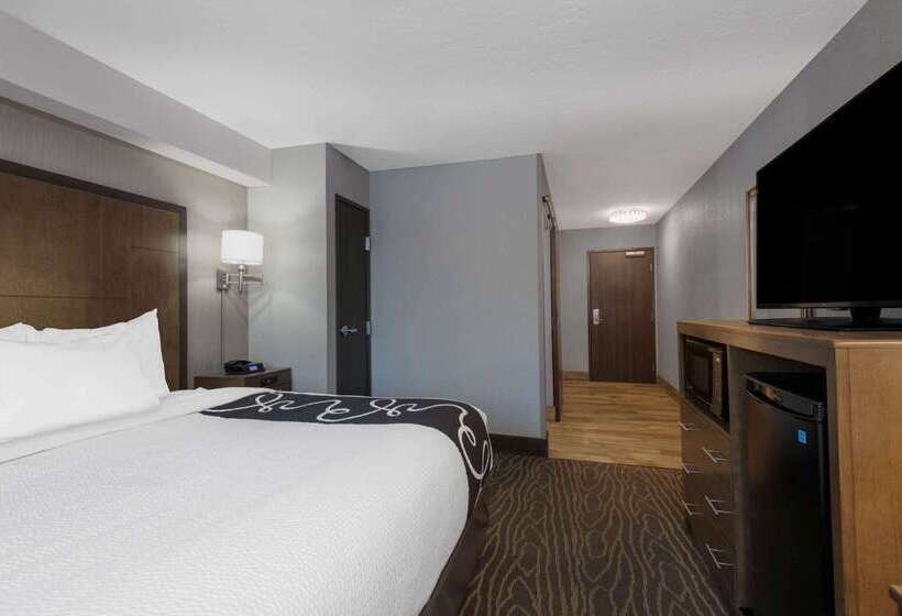 מוטל La Quinta By Wyndham Anchorage Airport