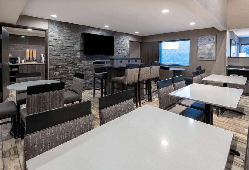 מוטל La Quinta By Wyndham Anchorage Airport