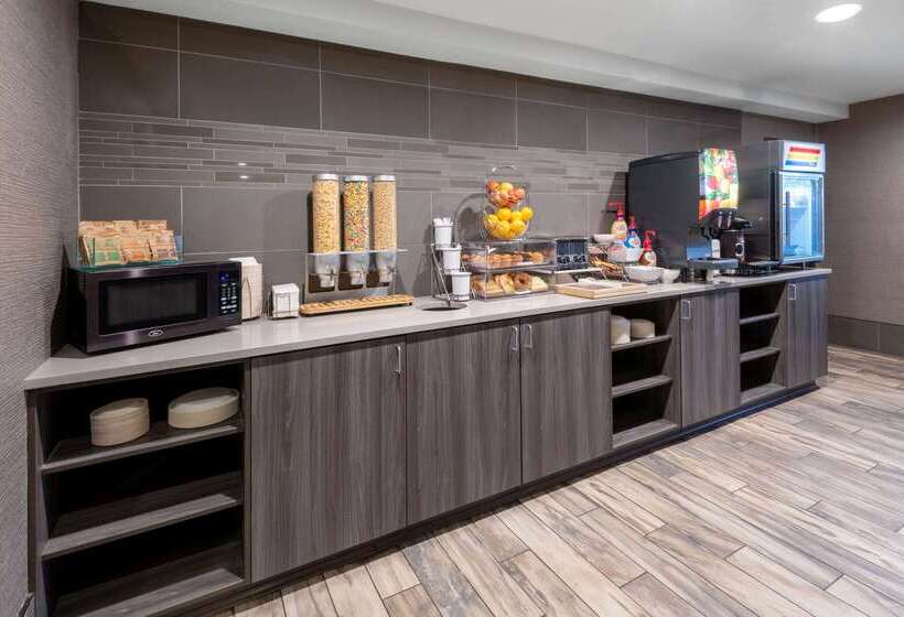 מוטל La Quinta By Wyndham Anchorage Airport