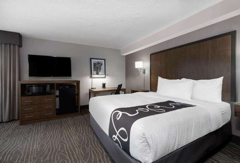 מוטל La Quinta By Wyndham Anchorage Airport