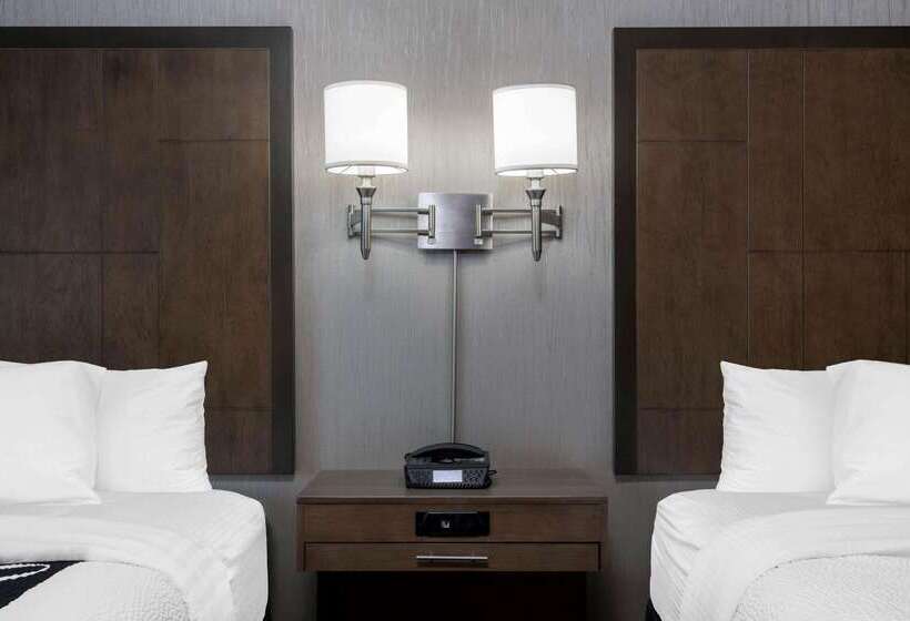 מוטל La Quinta By Wyndham Anchorage Airport