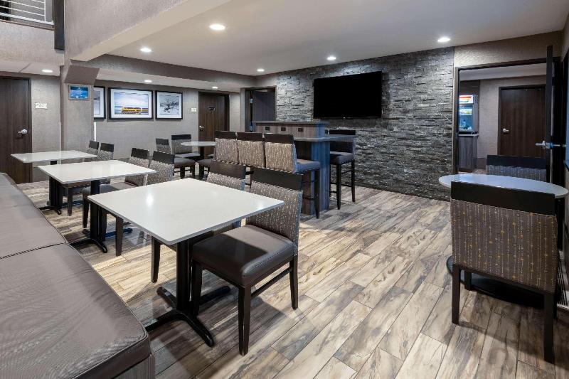 מוטל La Quinta By Wyndham Anchorage Airport