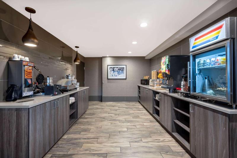 מוטל La Quinta By Wyndham Anchorage Airport
