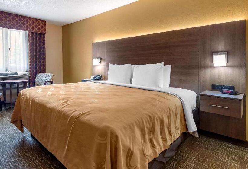 فندق على الطريق Quality Inn