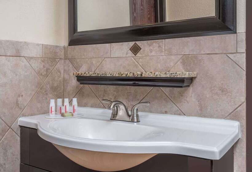 מוטל Ramada By Wyndham Minneapolis Golden Valley
