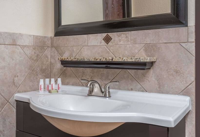 מוטל Ramada By Wyndham Minneapolis Golden Valley