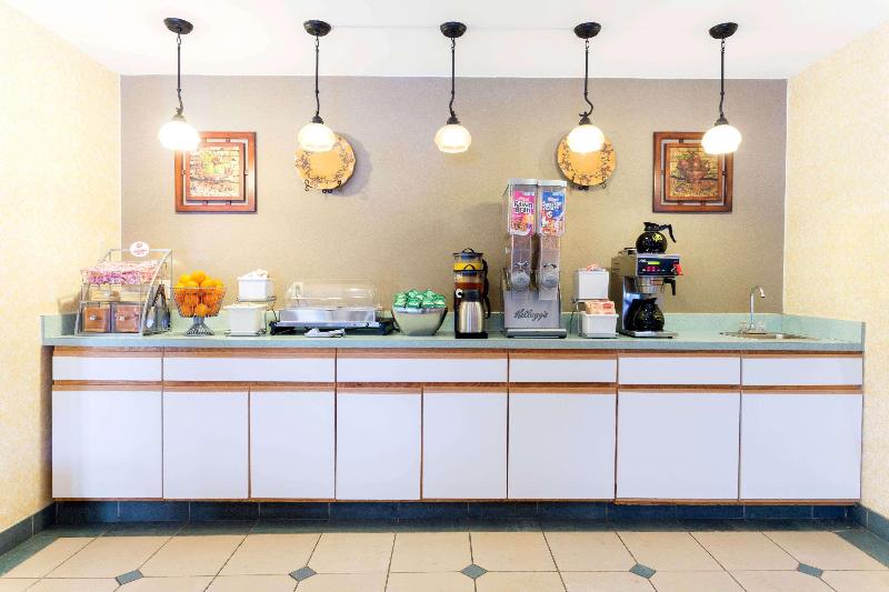 فندق على الطريق Red Carpet Innindian Head