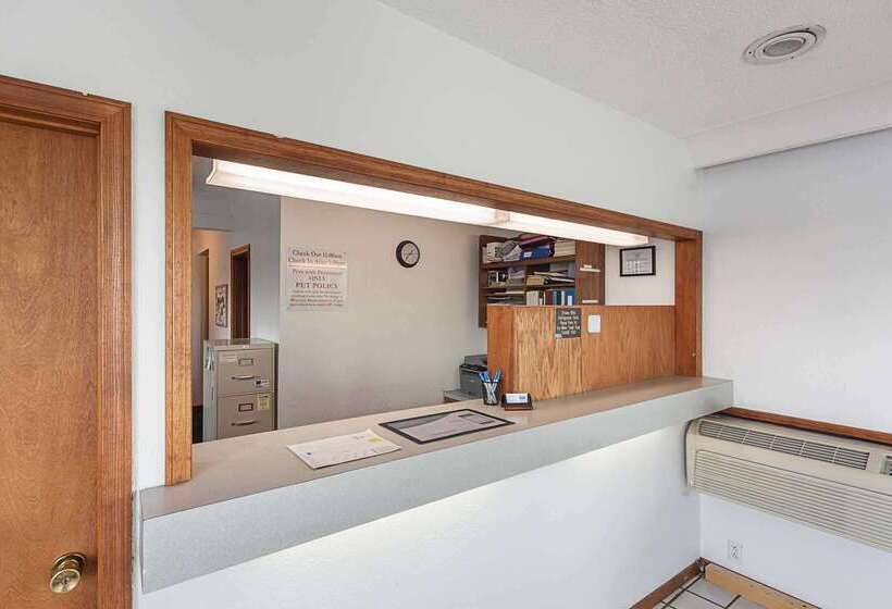모텔 Rodeway Inn