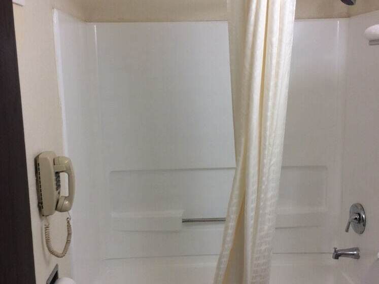 מוטל Rodeway Inn