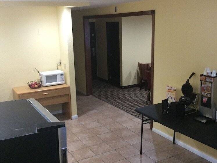 מוטל Rodeway Inn