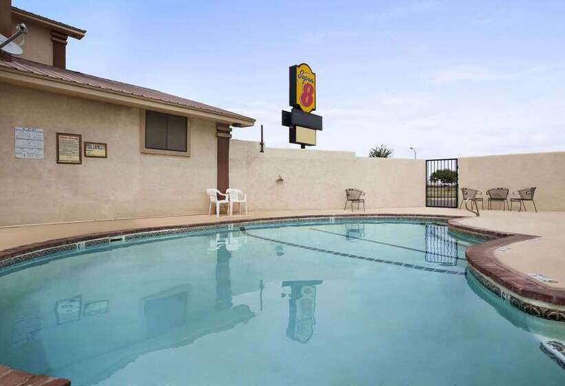 مُتل Super 8 By Wyndham Carlsbad