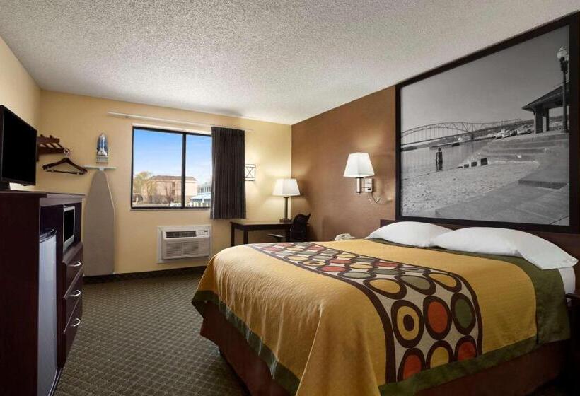 مُتل Super 8 By Wyndham Cedar Rapids