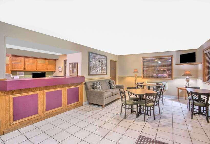 汽车旅馆  Super 8 By Wyndham Christiansburg/blacksburg Area