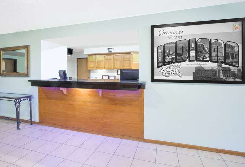 فندق على الطريق Super 8 By Wyndham Howe