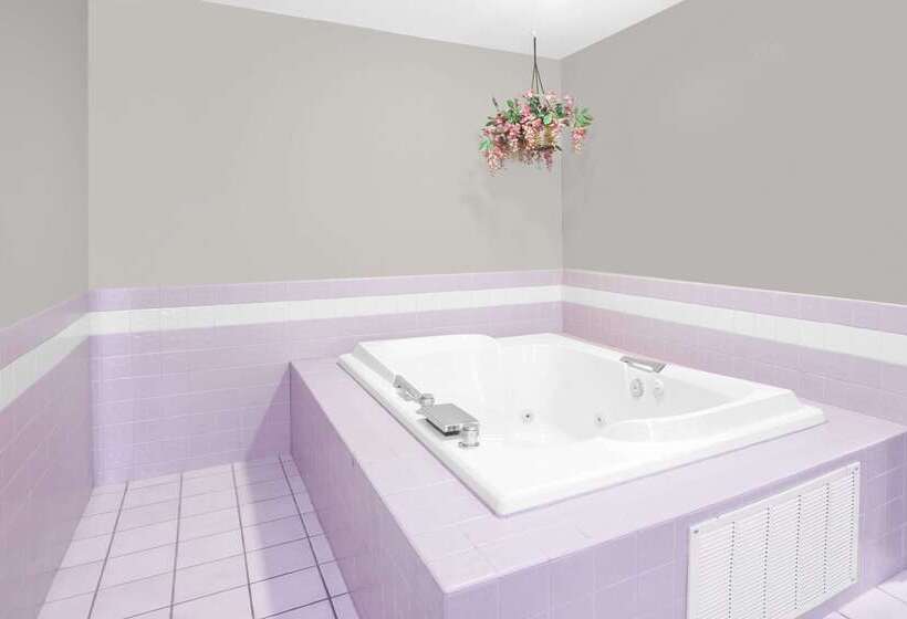 فندق على الطريق Super 8 By Wyndham Howe