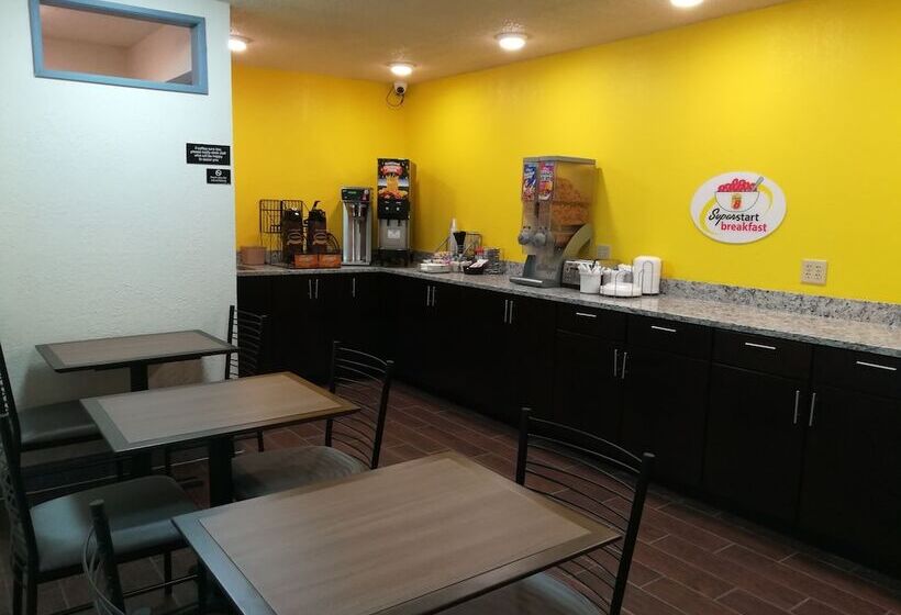 汽车旅馆  Super 8 By Wyndham Keokuk