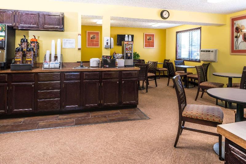 مُتل Super 8 By Wyndham Lincoln West