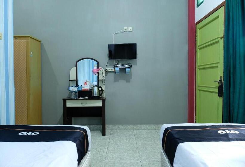 فندق صغير Esbe Hotel Syariah By Oyo Rooms