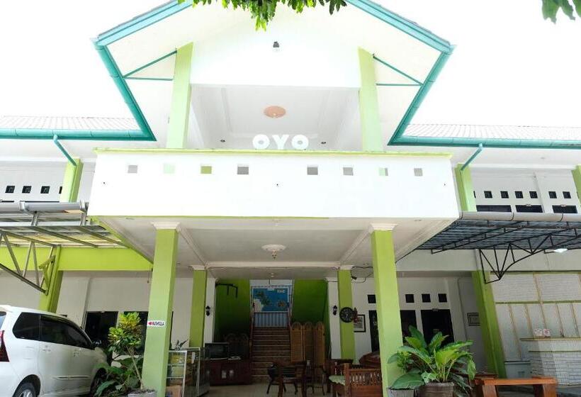 فندق صغير Esbe Hotel Syariah By Oyo Rooms