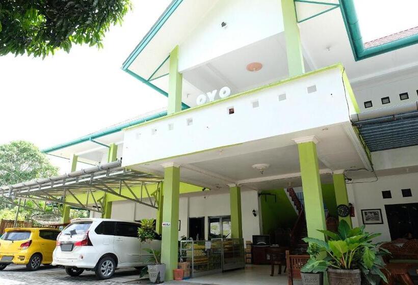 فندق صغير Esbe Hotel Syariah By Oyo Rooms