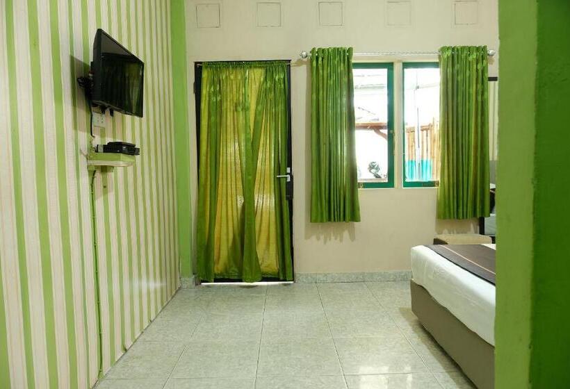 فندق صغير Esbe Hotel Syariah By Oyo Rooms