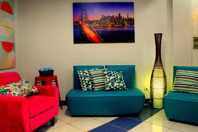 Отель Country Living Hostel Tagaytay Center