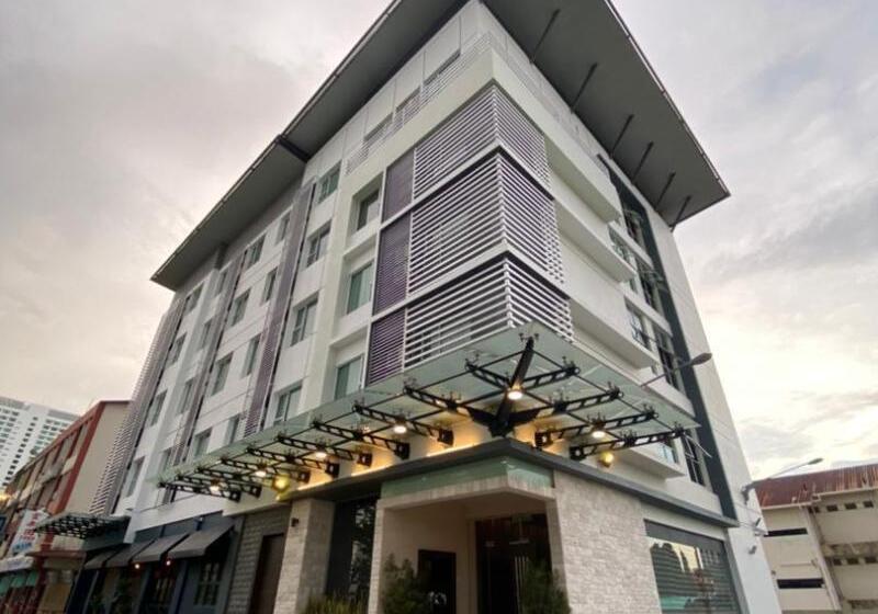Отель Merchant Kuching