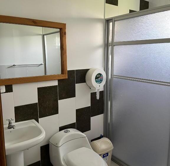 هتل Hostal Alpachaca   New Quito Airport