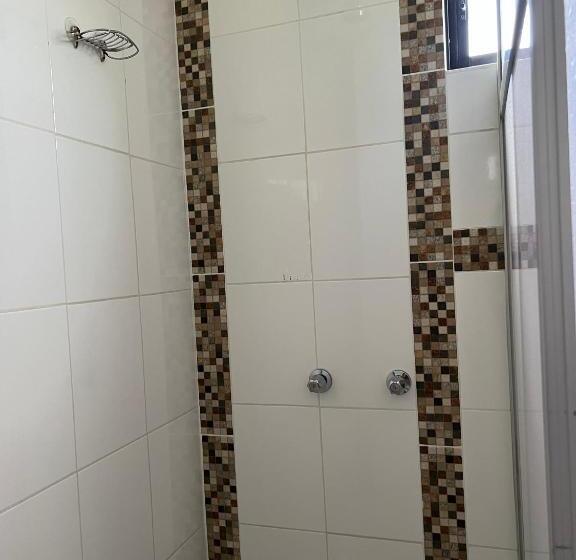 هتل Hostal Alpachaca   New Quito Airport