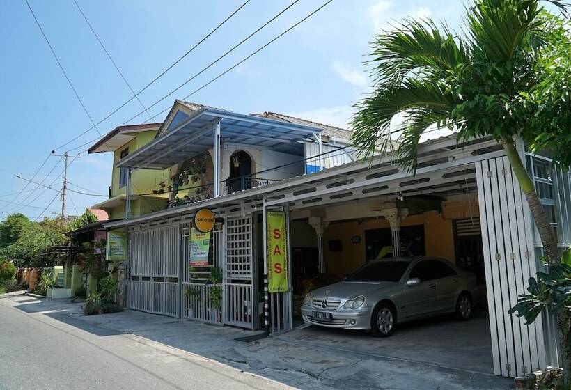 فندق Spot On 1854 Sepinggan Asri Syariah Guesthouse