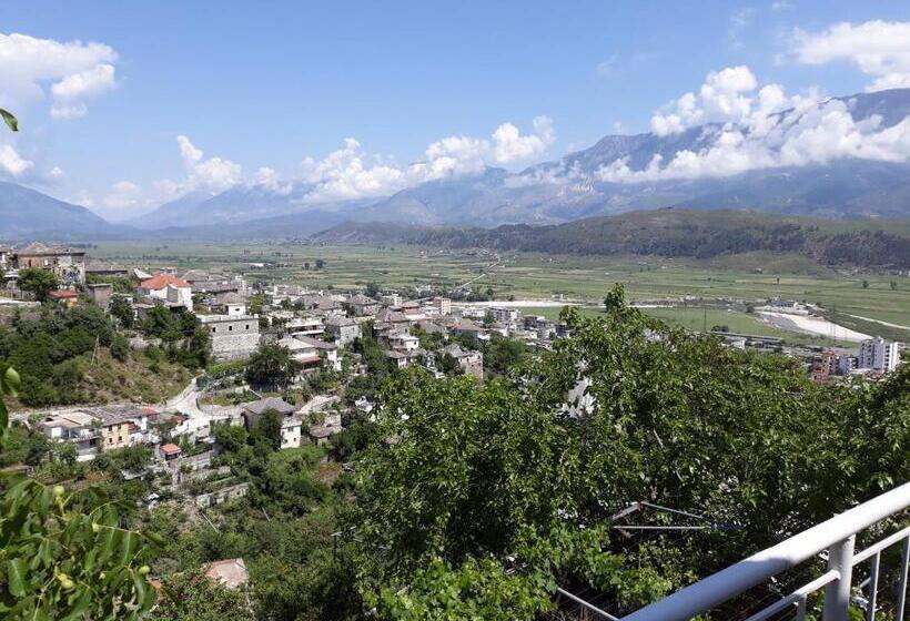 پانسیون Guest House Argjiro Castle