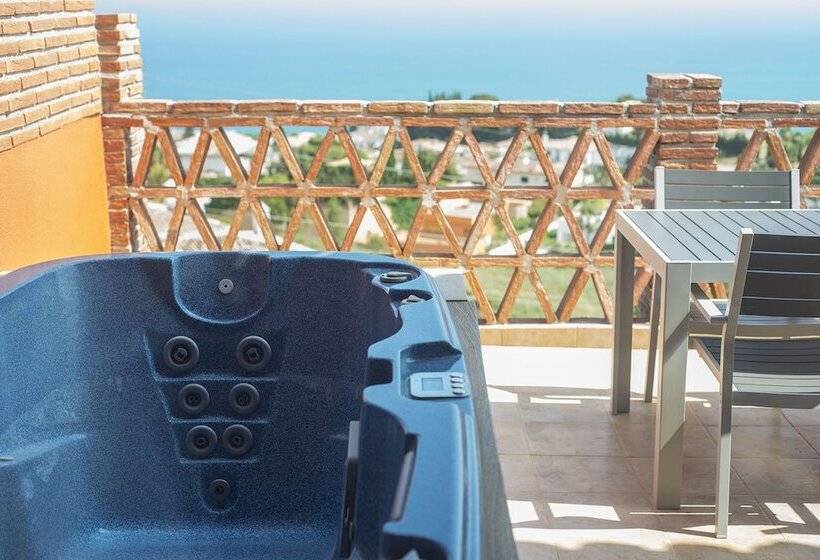 Penthouse M Reserva Del Higueron 3 Bedrooms. Transfer To The Beach And Train Station. Jacuzzi. Wifi