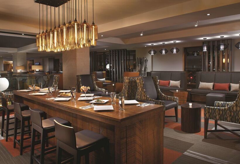 هتل Embassy Suites Baltimore  Inner Harbor