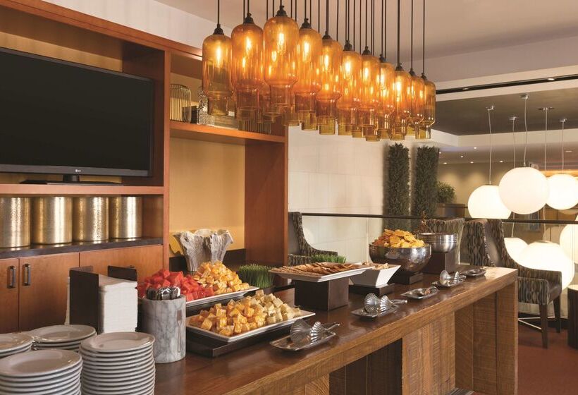 هتل Embassy Suites Baltimore  Inner Harbor