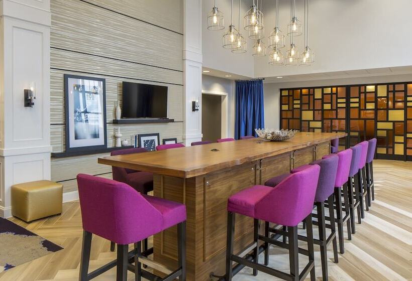 هتل Hampton Inn & Suites Newport/cincinnati