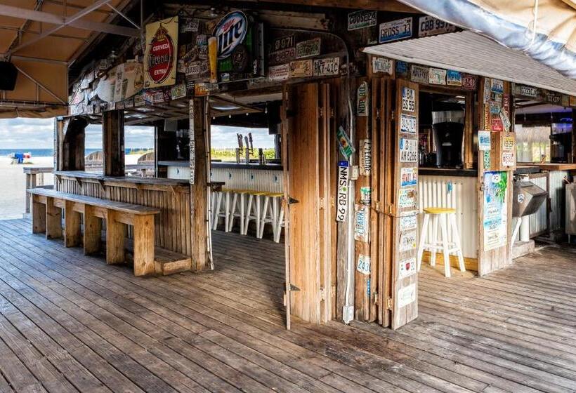 فندق Postcard Inn On The Beach