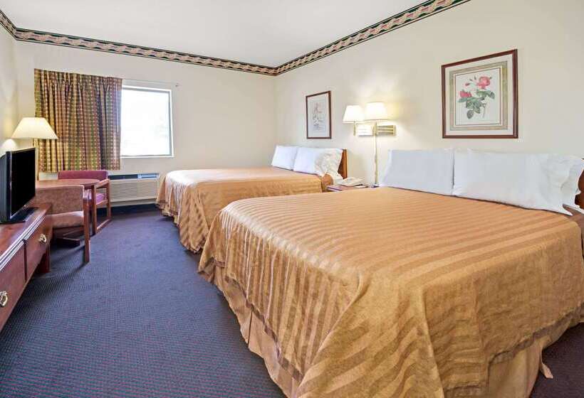 בית מלון כפרי Travelodge By Wyndham St. Louis