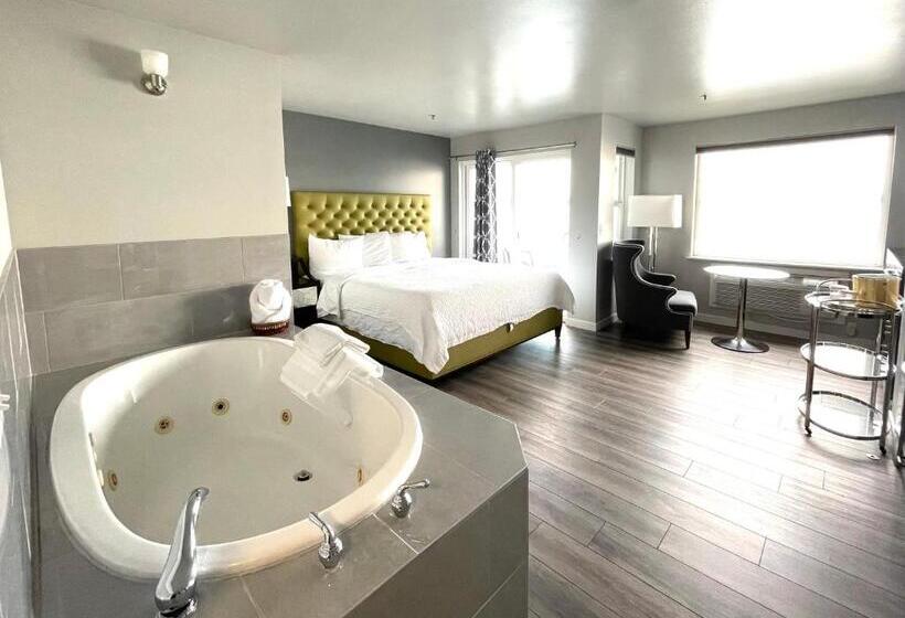 فندق على الطريق Tides Inn & Suites