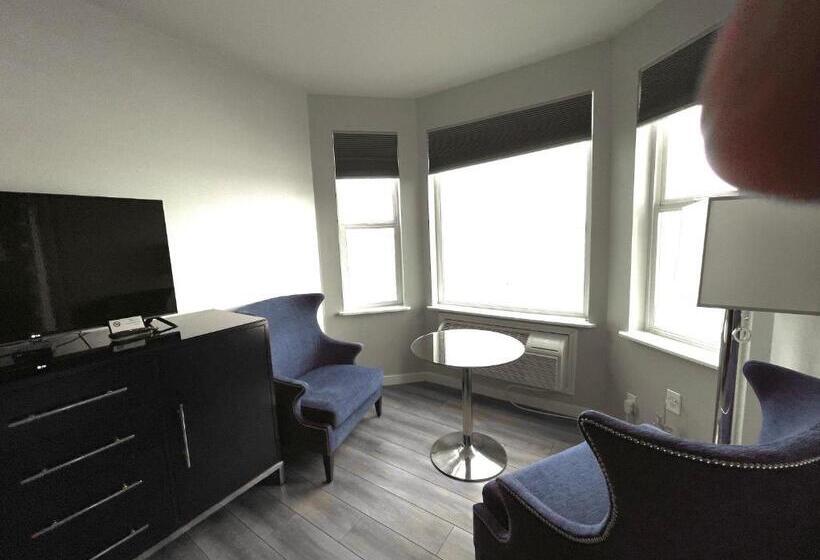 فندق على الطريق Tides Inn & Suites