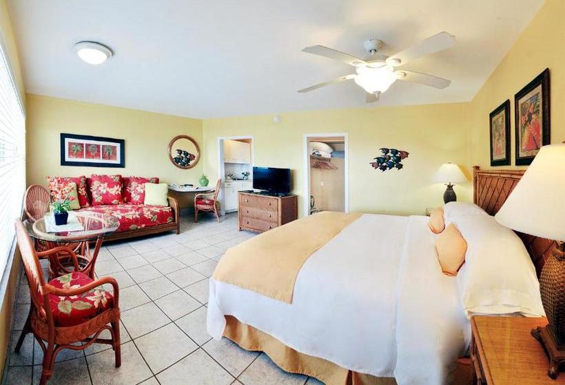 فندق على الطريق Tropic Seas Resort