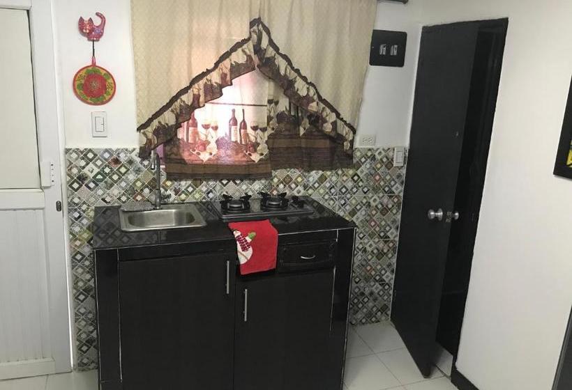 هاستل Posada J&j Forbes  2