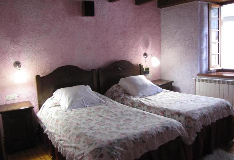 פנסיון Hostal Plaça Garós
