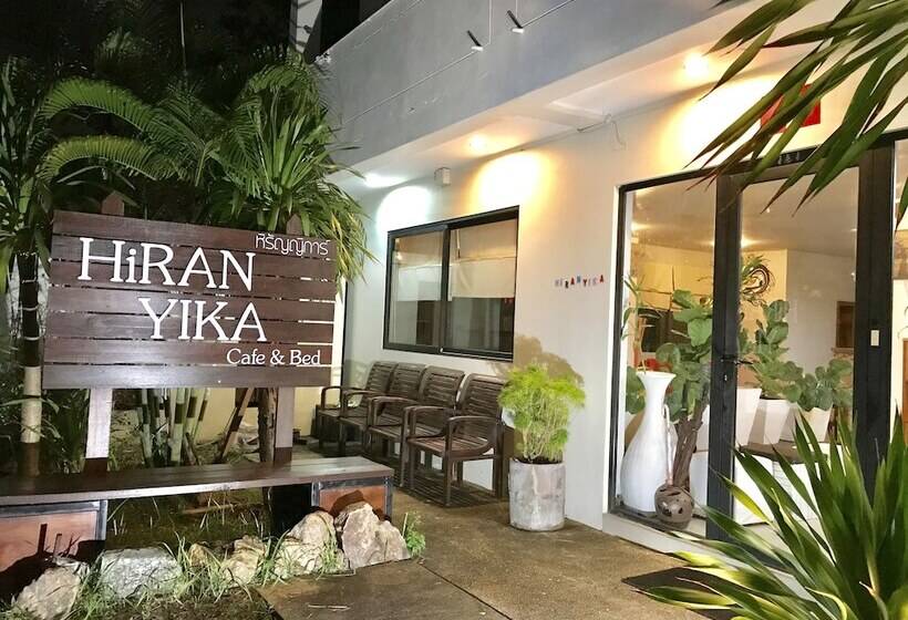 هاستل Hiranyika Cafe And Bed