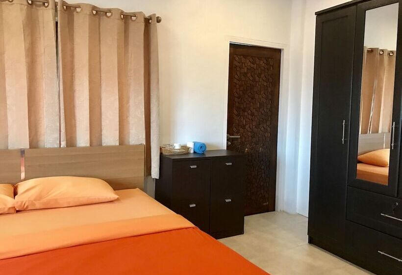 هاستل Hiranyika Cafe And Bed
