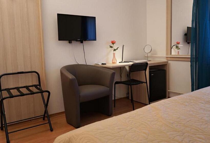 צימר Anna Panzió & Wellness Siófok