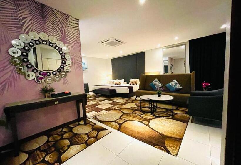 هتل Villa Abadi Resort