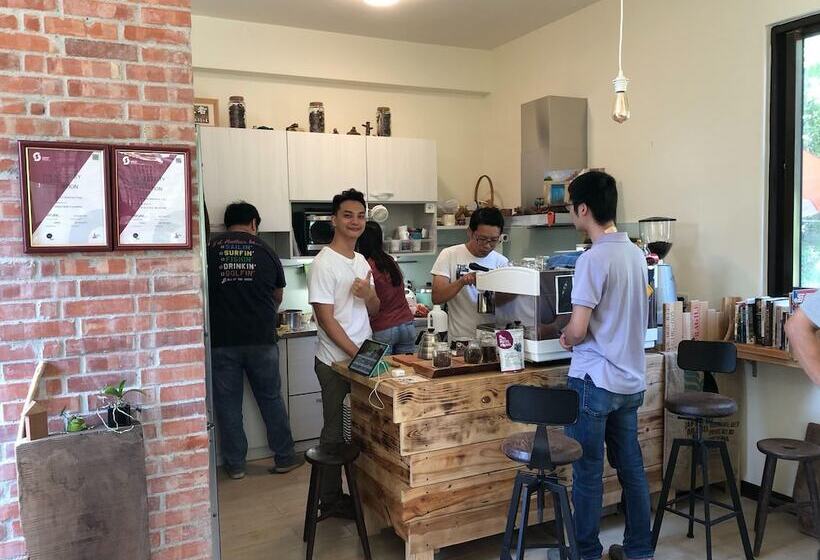 پانسیون Tree House Cafe & Homestay