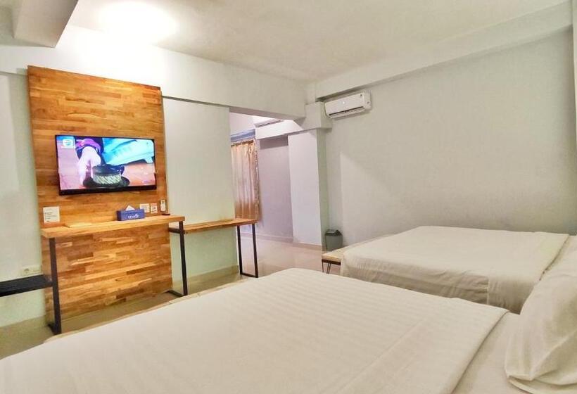 酒店 Dela Charis Tuban